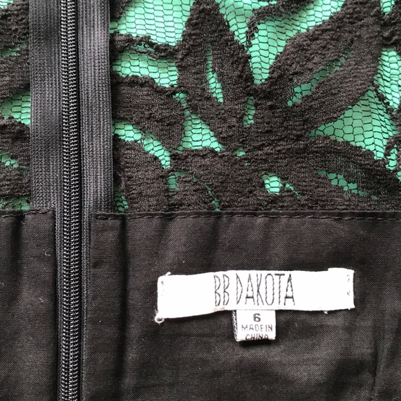 Little black lace dress - so feminine and pretty! - Picture 11 of 12